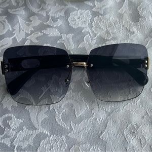 CHANEL Sunglasses